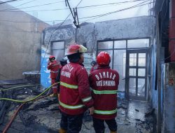 Kebakaran Pagi Buta di Samarinda, Satu Rumah Ludes Terbakar Saat Warga Baru Usai Subuh